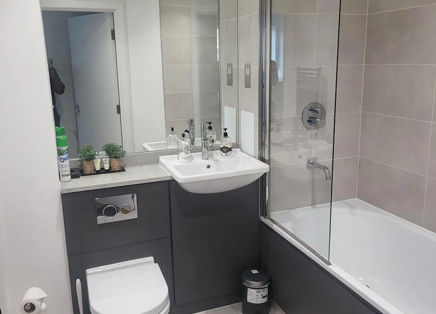 Kayz Lodge- Luxury Ensuite-Private & Shared Accommodation In A New House At The Olympic Village Overlooking Stratford Westfield And Tube Station London United Kingdom