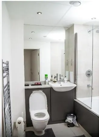 Kayz Lodge- Luxury Ensuite-Private & Shared Accommodation In A New House At The Olympic Village Overlooking Stratford Westfield And Tube Station Londres Lodge