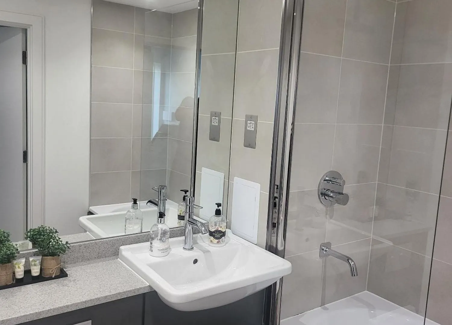 Kayz Lodge- Luxury Ensuite-Private & Shared Accommodation In A New House At The Olympic Village Overlooking Stratford Westfield And Tube Station Londres 0*,