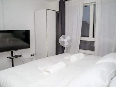 Lodge Kayz Lodge- Luxury Ensuite-Private & Shared Accommodation In A New House At The Olympic Village Overlooking Stratford Westfield And Tube Station Londres
